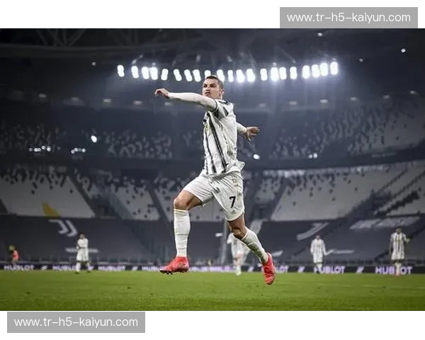 众神之巅的共鸣：当白衣灵魂遇见斑马荣耀，CR7笔下的足球双城记